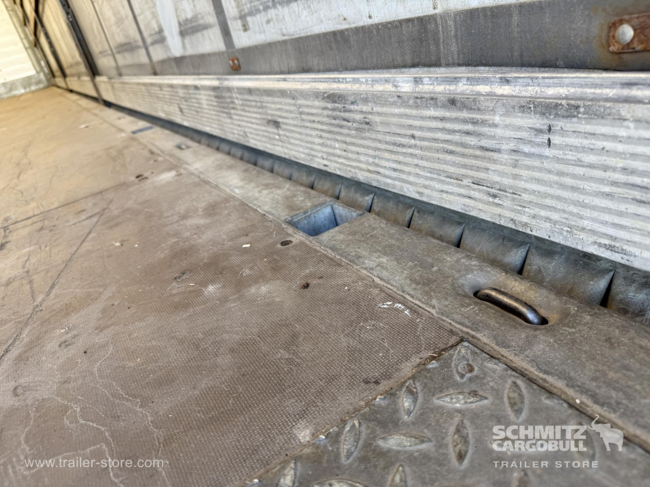 SCHMITZ Curtainsider Standard - Semirimorchio centinato: foto 4 SCHMITZ Curtainsider Standard - Semirimorchio centinato: foto 4