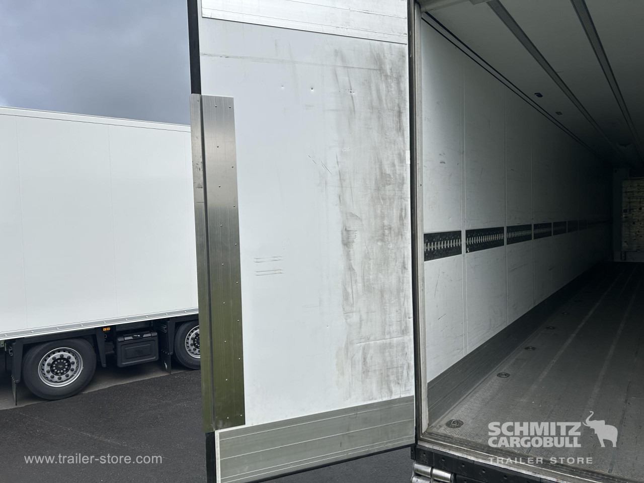SCHMITZ Reefer Standard - Semirimorchio cella isotermica: foto 4 SCHMITZ Reefer Standard - Semirimorchio cella isotermica: foto 4
