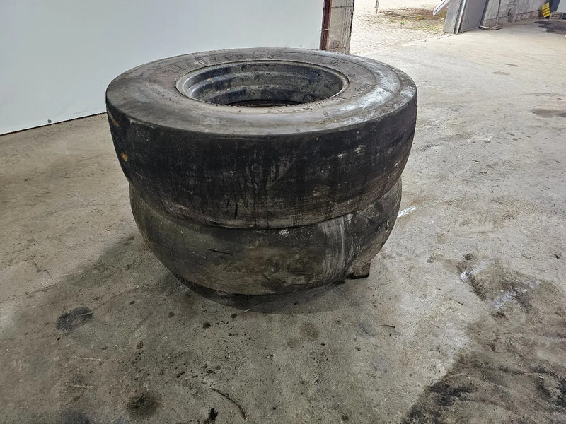 Firestone 16.9-30 - Pneumatico per Camion: foto 4 Firestone 16.9-30 - Pneumatico per Camion: foto 4