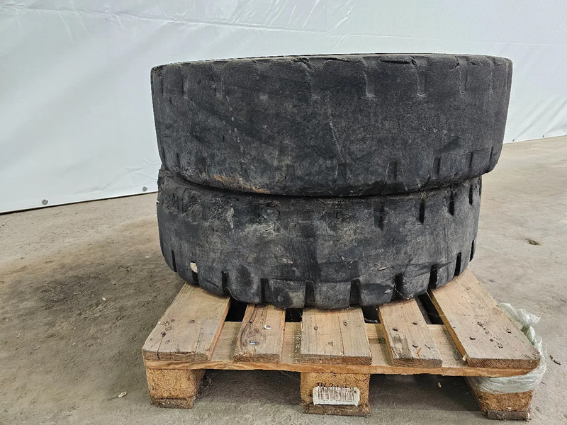 Michelin FULL RUBBER - 315/80R22.5 - Pneumatico per Camion: foto 3 Michelin FULL RUBBER - 315/80R22.5 - Pneumatico per Camion: foto 3