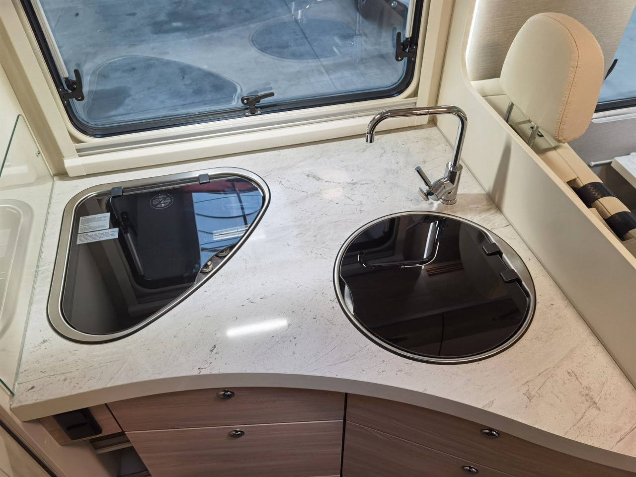 Camper mansardato Eura Mobil ACTIVA ONE 630 LS / -2025- / 140PS / RAUMWUNDER: foto 19