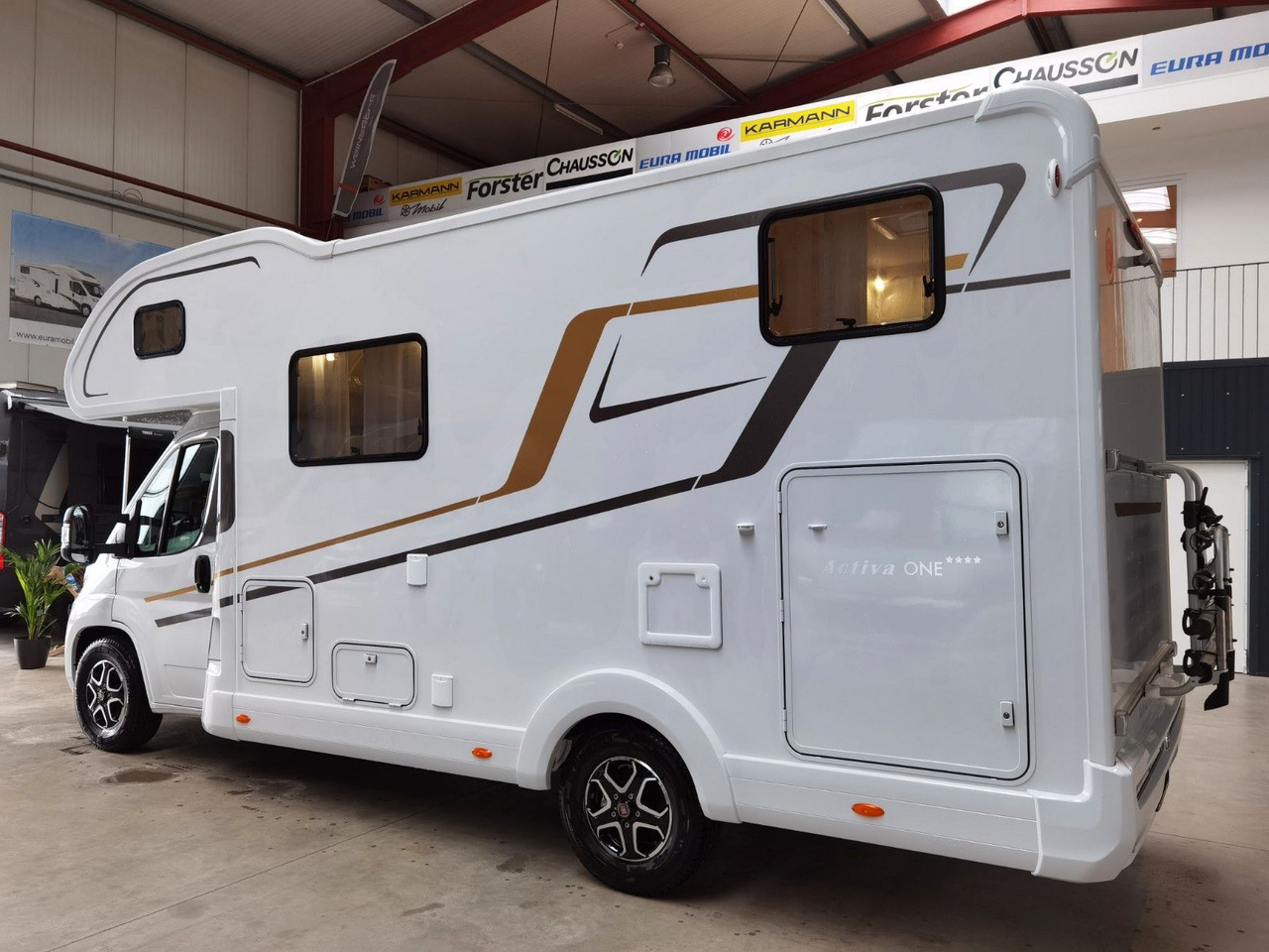 Eura Mobil ACTIVA ONE 690 HB / 180PS-40H MAXI/ PANORAMADACH - Camper mansardato: foto 5 Eura Mobil ACTIVA ONE 690 HB / 180PS-40H MAXI/ PANORAMADACH - Camper mansardato: foto 5