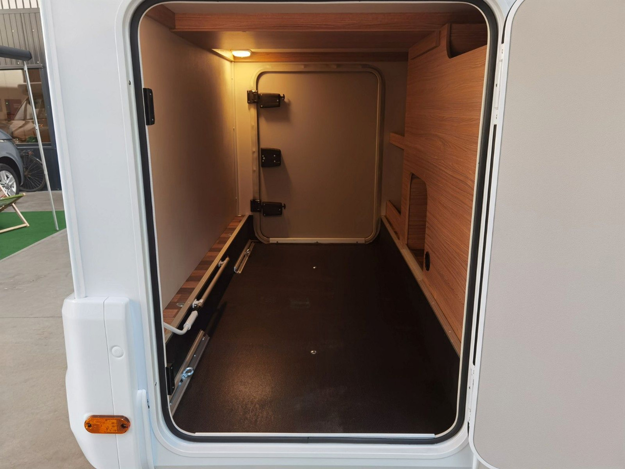 Leasing di  Weinsberg CARACOMPACT 600 MEG PEPPER / 8G. - AUTOMATIK Weinsberg CARACOMPACT 600 MEG PEPPER / 8G. - AUTOMATIK: foto 9