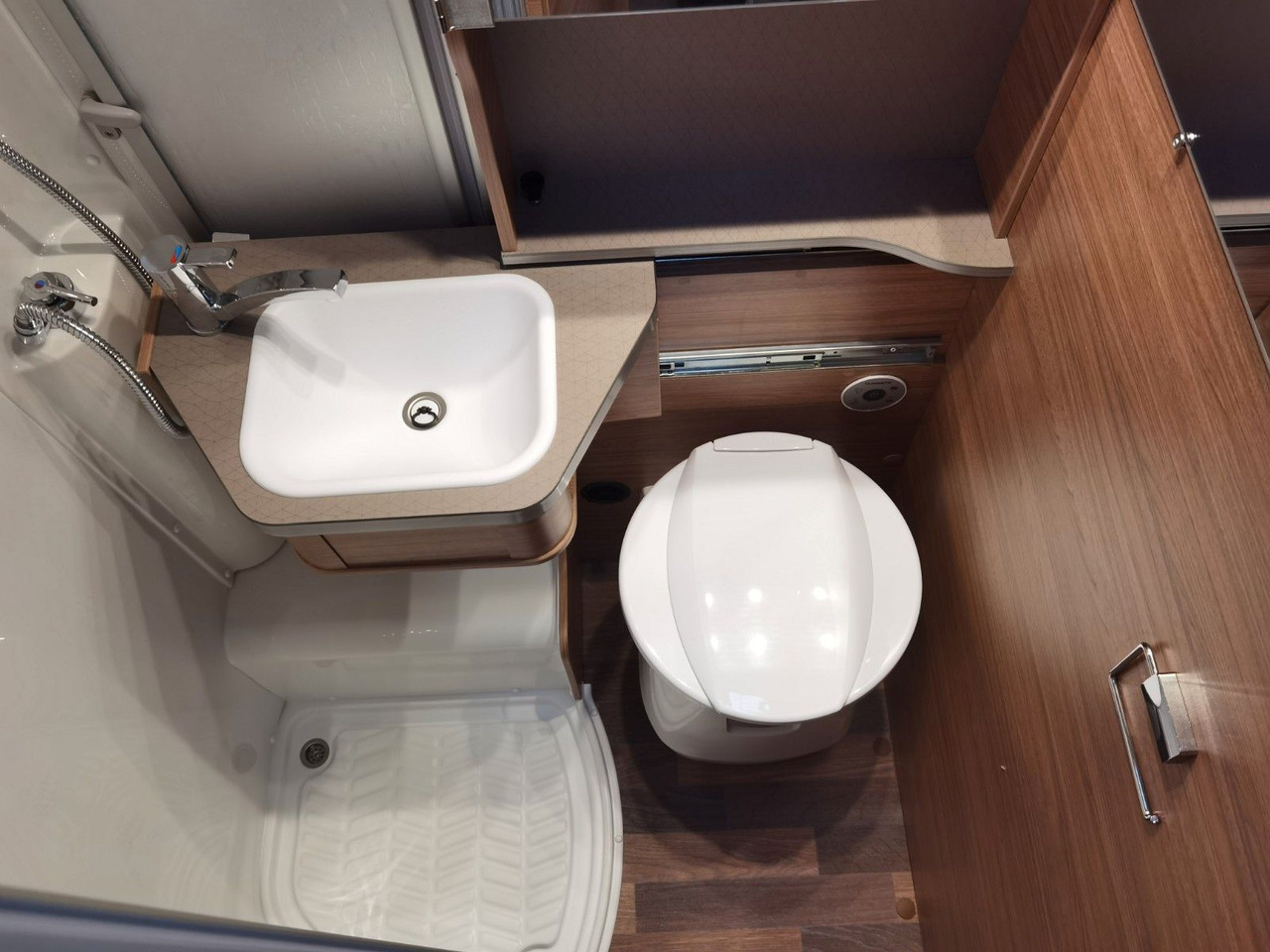 Leasing di  Weinsberg CARACOMPACT 600 MEG PEPPER / 8G. - AUTOMATIK Weinsberg CARACOMPACT 600 MEG PEPPER / 8G. - AUTOMATIK: foto 22