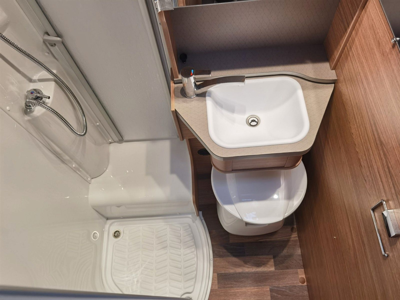 Leasing di  Weinsberg CARACOMPACT 600 MEG PEPPER / 8G. - AUTOMATIK Weinsberg CARACOMPACT 600 MEG PEPPER / 8G. - AUTOMATIK: foto 21