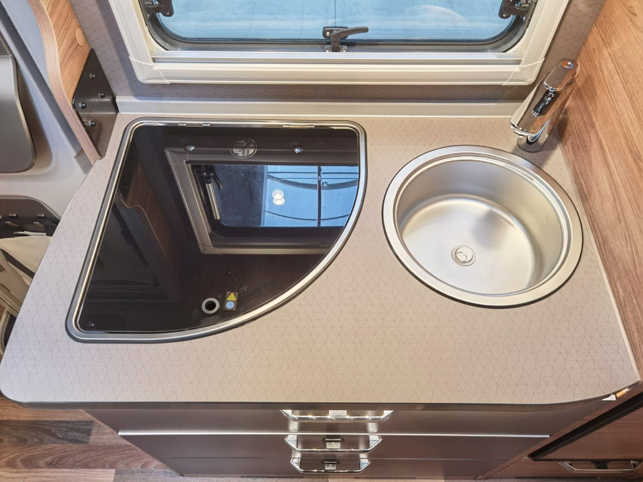 Leasing di  Weinsberg CARACOMPACT 600 MEG PEPPER / 8G. - AUTOMATIK Weinsberg CARACOMPACT 600 MEG PEPPER / 8G. - AUTOMATIK: foto 17