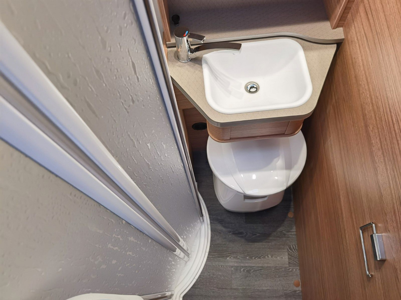 Camper profilato Weinsberg CARACOMPACT 640 MEG EDITION-PEPPER / 170PS - 9G.: foto 22 Camper profilato Weinsberg CARACOMPACT 640 MEG EDITION-PEPPER / 170PS - 9G.: foto 22