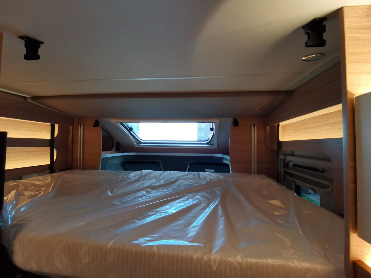 Camper profilato nuovo Weinsberg CARACOMPACT SUITE 640 MEG PEPPER / - MODELL 2025 Weinsberg CARACOMPACT SUITE 640 MEG PEPPER / - MODELL 2025: foto 14