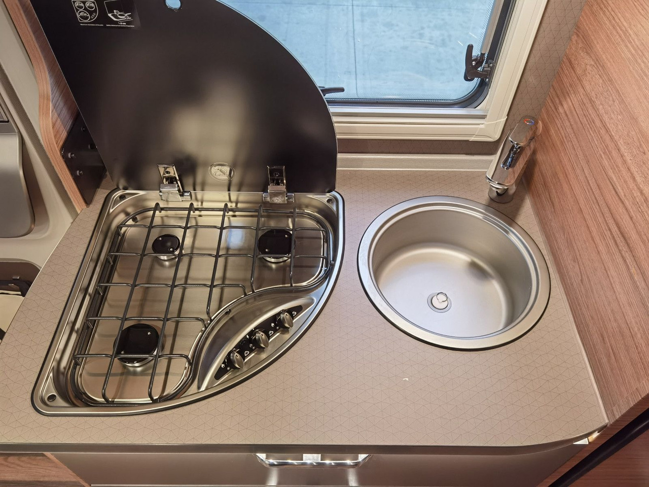 Camper profilato nuovo Weinsberg CARACOMPACT SUITE 640 MEG PEPPER / - MODELL 2025 Weinsberg CARACOMPACT SUITE 640 MEG PEPPER / - MODELL 2025: foto 16