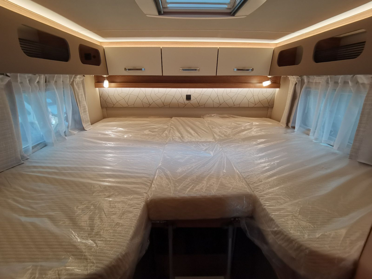 Camper profilato nuovo Weinsberg CARACOMPACT SUITE 640 MEG PEPPER / - MODELL 2025 Weinsberg CARACOMPACT SUITE 640 MEG PEPPER / - MODELL 2025: foto 19