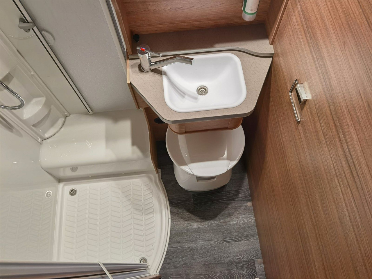 Leasing di  Weinsberg CARASUITE 650 MEG/155-DSG/EINZELBETTEN & HUBBETT Weinsberg CARASUITE 650 MEG/155-DSG/EINZELBETTEN & HUBBETT: foto 21