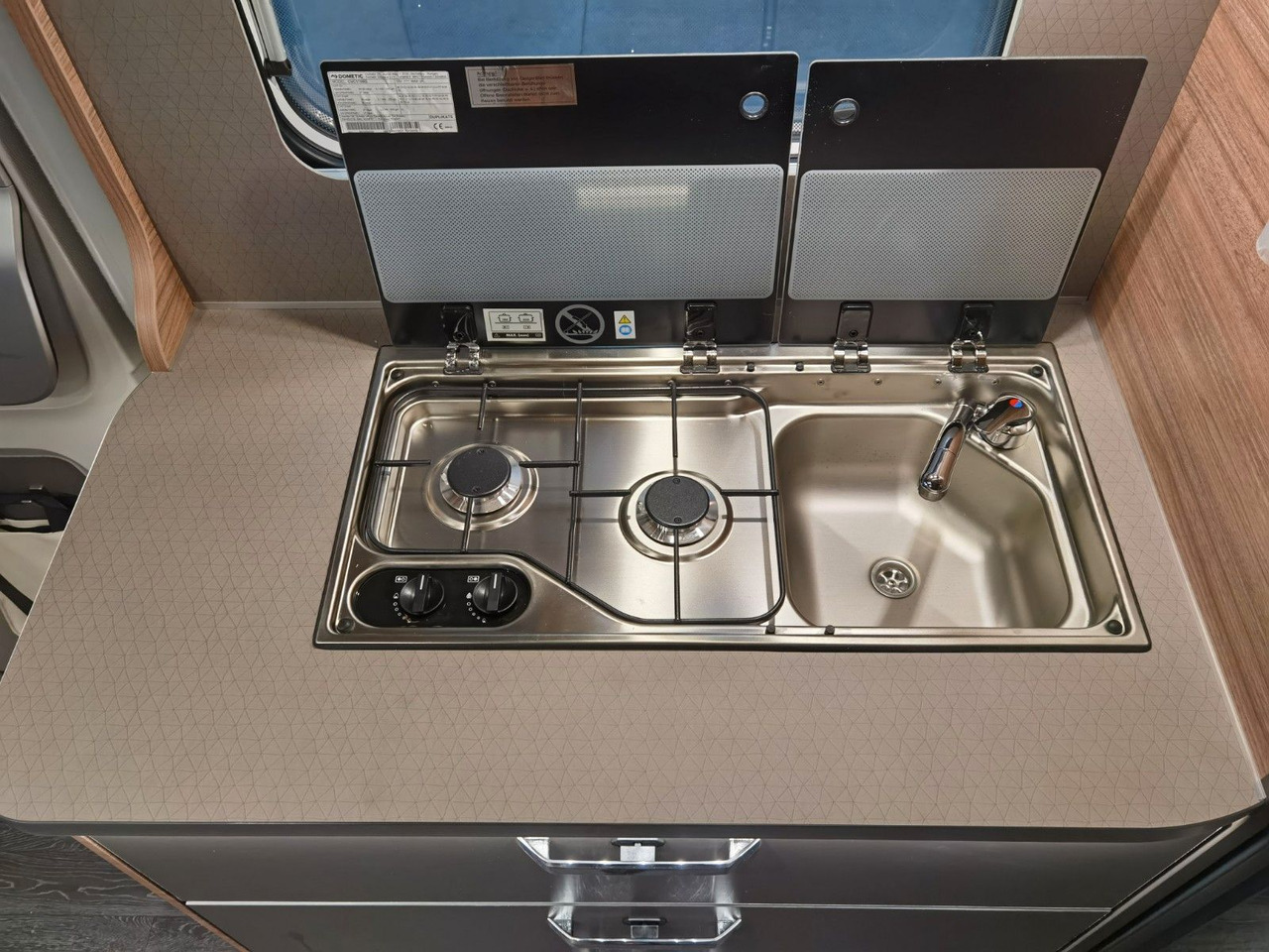 Leasing di  Weinsberg CARASUITE 650 MEG/155-DSG/EINZELBETTEN & HUBBETT Weinsberg CARASUITE 650 MEG/155-DSG/EINZELBETTEN & HUBBETT: foto 16