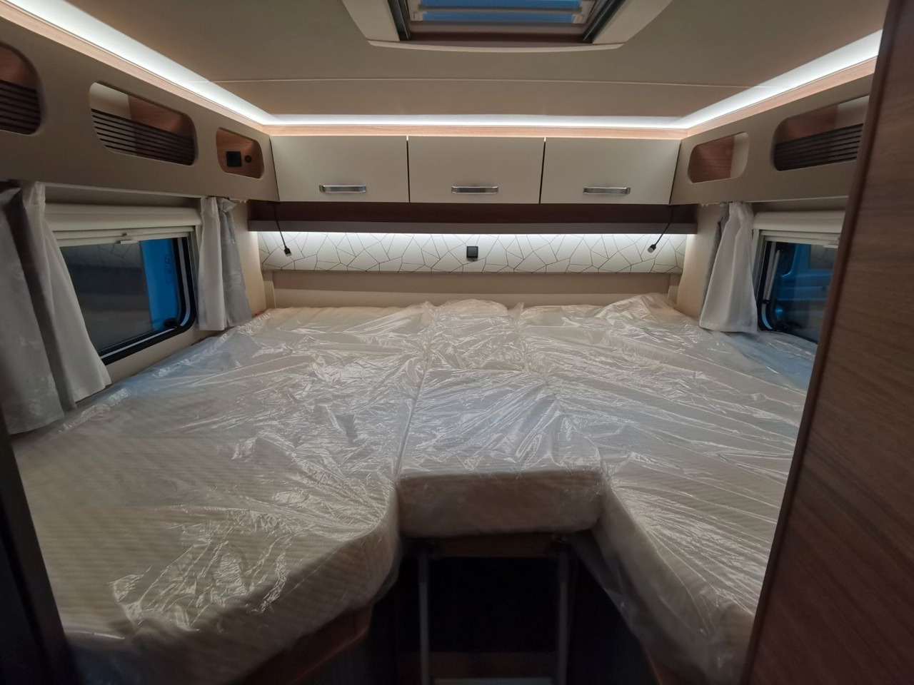 Leasing di  Weinsberg CARASUITE 650 MEG/155-DSG/EINZELBETTEN & HUBBETT Weinsberg CARASUITE 650 MEG/155-DSG/EINZELBETTEN & HUBBETT: foto 19