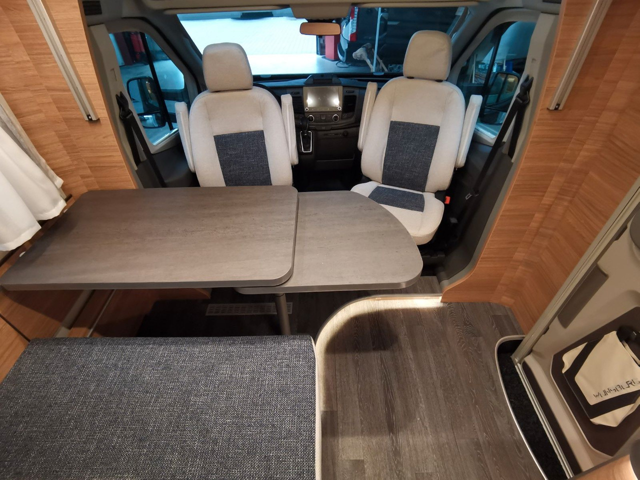 Leasing di  Weinsberg CARASUITE 650 MEG/155-DSG/EINZELBETTEN & HUBBETT Weinsberg CARASUITE 650 MEG/155-DSG/EINZELBETTEN & HUBBETT: foto 13