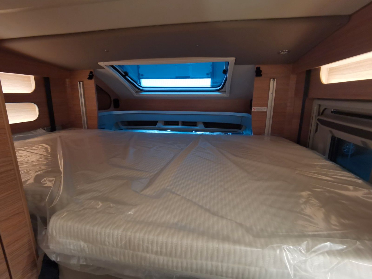 Leasing di  Weinsberg CARASUITE 650 MEG/155-DSG/EINZELBETTEN & HUBBETT Weinsberg CARASUITE 650 MEG/155-DSG/EINZELBETTEN & HUBBETT: foto 20