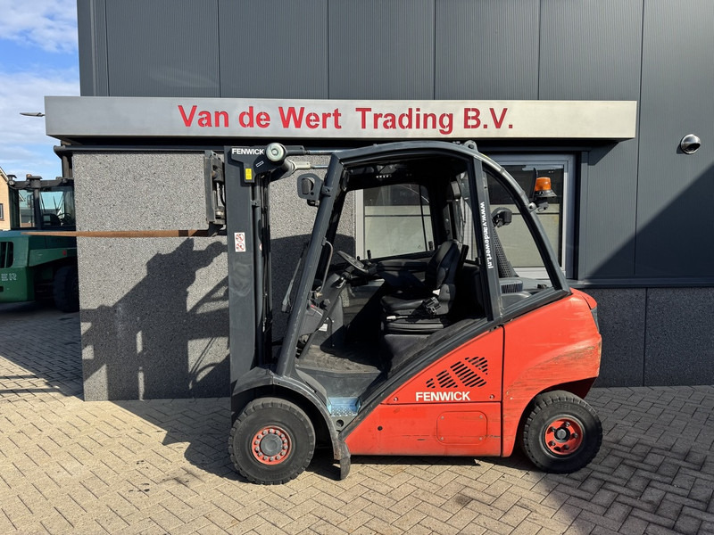 Linde H20D-01 Triplo 470 Freelift / Sideshift 5355UUR VW Diesel 2012 - Carrello elevatore diesel: foto 4 Linde H20D-01 Triplo 470 Freelift / Sideshift 5355UUR VW Diesel 2012 - Carrello elevatore diesel: foto 4