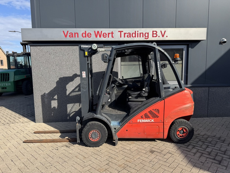 Linde H20D-01 Triplo 470 Freelift / Sideshift 5355UUR VW Diesel 2012 - Carrello elevatore diesel: foto 1 Linde H20D-01 Triplo 470 Freelift / Sideshift 5355UUR VW Diesel 2012 - Carrello elevatore diesel: foto 1