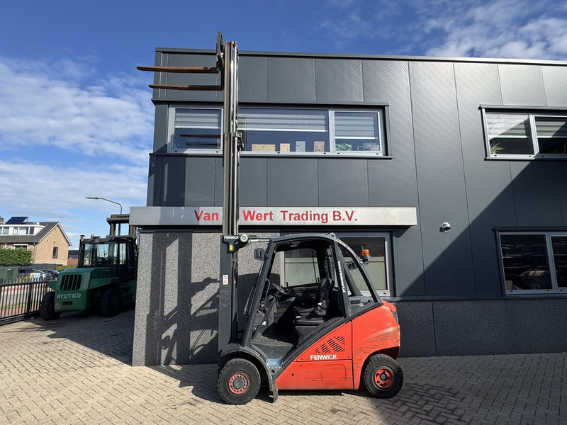 Linde H20D-01 Triplo 470 Freelift / Sideshift 5355UUR VW Diesel 2012 - Carrello elevatore diesel: foto 5 Linde H20D-01 Triplo 470 Freelift / Sideshift 5355UUR VW Diesel 2012 - Carrello elevatore diesel: foto 5