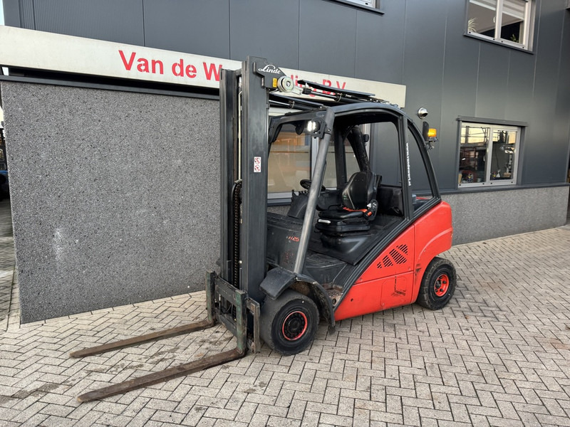 Linde H25D-02 Triplo 545 Freelift / Sideshift / VW Diesel 2017 - Carrello elevatore diesel: foto 2 Linde H25D-02 Triplo 545 Freelift / Sideshift / VW Diesel 2017 - Carrello elevatore diesel: foto 2