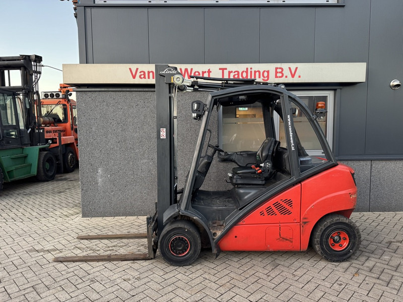 Linde H25D-02 Triplo 545 Freelift / Sideshift / VW Diesel 2017 - Carrello elevatore diesel: foto 1 Linde H25D-02 Triplo 545 Freelift / Sideshift / VW Diesel 2017 - Carrello elevatore diesel: foto 1