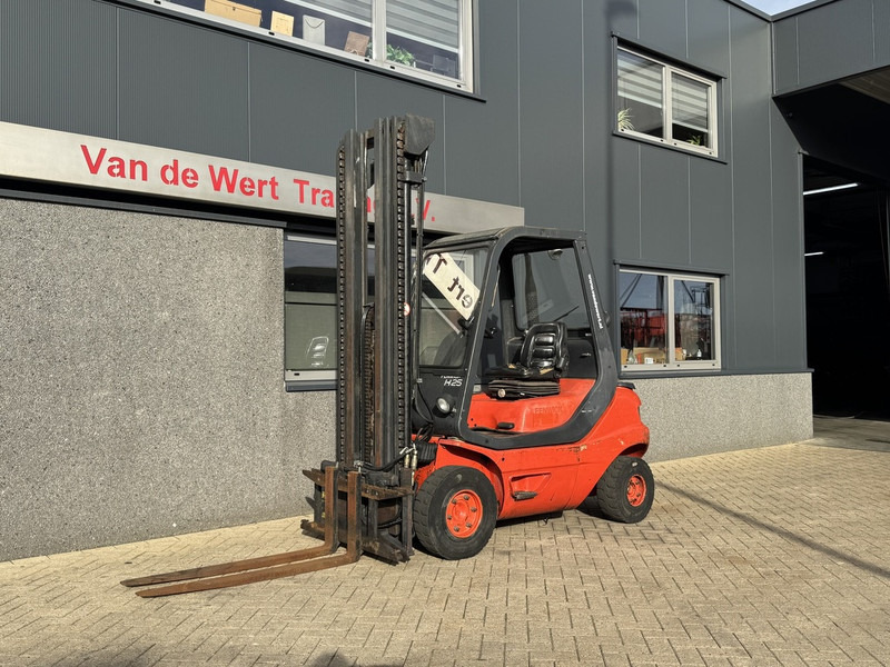 Linde H25D-02 Triplo 640 Freelift / Sideshift / 4e functie Diesel 1995 - Carrello elevatore diesel: foto 2 Linde H25D-02 Triplo 640 Freelift / Sideshift / 4e functie Diesel 1995 - Carrello elevatore diesel: foto 2