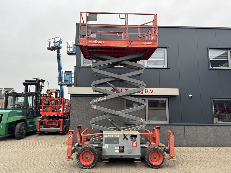 Skyjack SJ 6832RT Schaarhoogwerker / Scissor / Arbeitsbuhne 2015 4X4 Kubota Diesel 12M Werkhoogte - Piattaforma a pantografo: foto 5 Skyjack SJ 6832RT Schaarhoogwerker / Scissor / Arbeitsbuhne 2015 4X4 Kubota Diesel 12M Werkhoogte - Piattaforma a pantografo: foto 5
