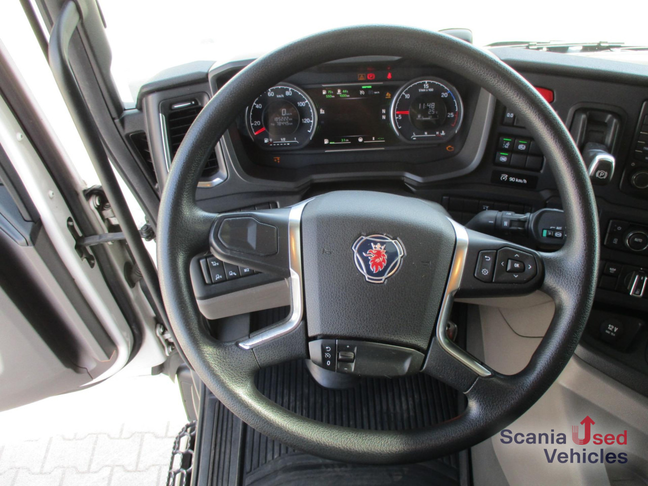 SCANIA P 320 B6x2*4LB / LBW / Lift-Lenkachse / 18 Pal. / - Autocarro trasporto di bevande: foto 2 SCANIA P 320 B6x2*4LB / LBW / Lift-Lenkachse / 18 Pal. / - Autocarro trasporto di bevande: foto 2