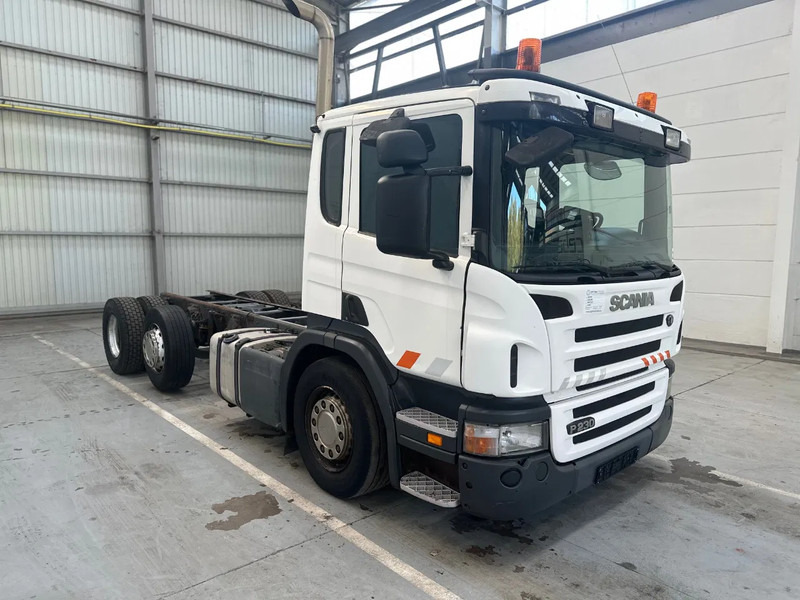 Scania P230 6X2 / Essieu relevable directionnel / Stuurbare liftas / Steerable lift axle / RETARDER / 481205 - Autocarro telaio: foto 5 Scania P230 6X2 / Essieu relevable directionnel / Stuurbare liftas / Steerable lift axle / RETARDER / 481205 - Autocarro telaio: foto 5