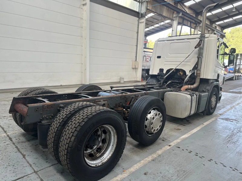 Scania P230 6X2 / Essieu relevable directionnel / Stuurbare liftas / Steerable lift axle / RETARDER / 481205 - Autocarro telaio: foto 4 Scania P230 6X2 / Essieu relevable directionnel / Stuurbare liftas / Steerable lift axle / RETARDER / 481205 - Autocarro telaio: foto 4