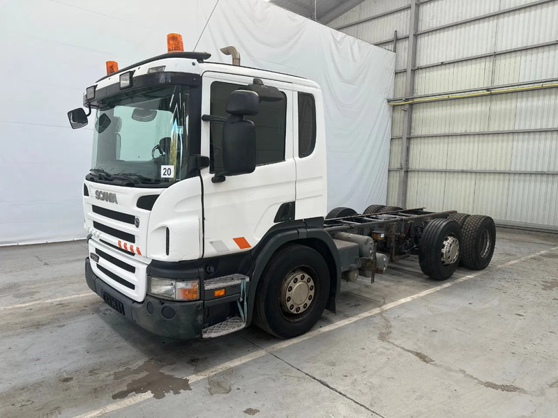 Scania P230 6X2 / Essieu relevable directionnel / Stuurbare liftas / Steerable lift axle / RETARDER / 481205 - Autocarro telaio: foto 1 Scania P230 6X2 / Essieu relevable directionnel / Stuurbare liftas / Steerable lift axle / RETARDER / 481205 - Autocarro telaio: foto 1