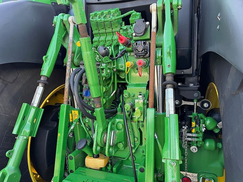 John Deere 6R195 AP 50KM COMMAND-PRO 2023!! - Trattore: foto 4 John Deere 6R195 AP 50KM COMMAND-PRO 2023!! - Trattore: foto 4