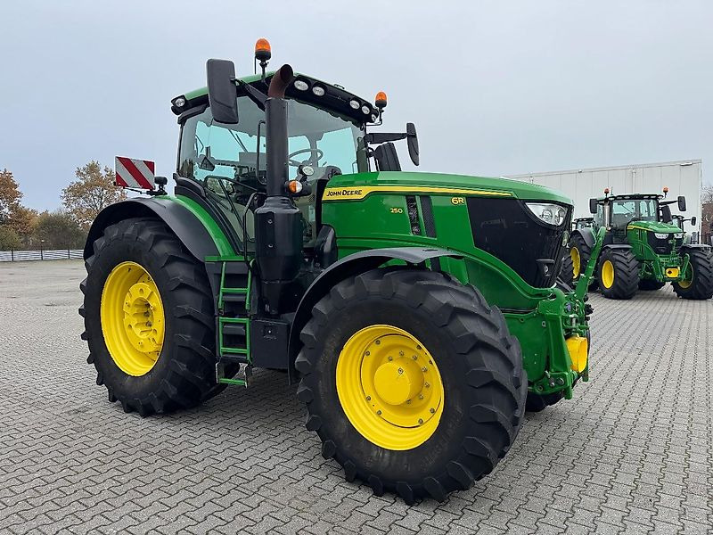 John Deere 6R250 AP 50KM COMMAND-PRO FH+FA 2022 2800 UUR!!! - Trattore: foto 3 John Deere 6R250 AP 50KM COMMAND-PRO FH+FA 2022 2800 UUR!!! - Trattore: foto 3