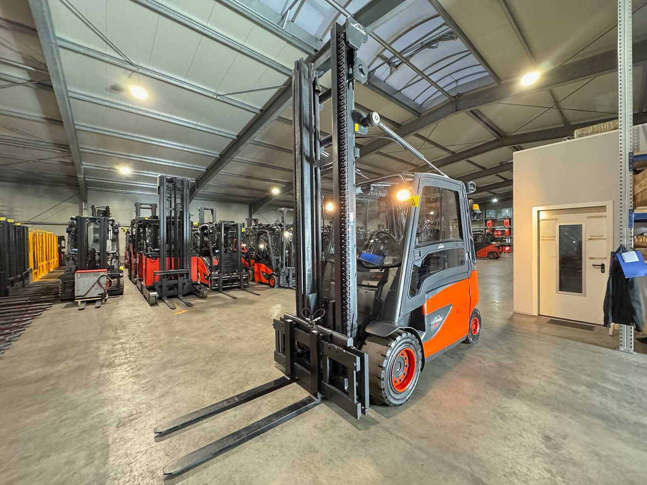 08/2017 SERVICE+UVV 10/2026 LINDE E45HL 4.500KG ELECTRIC FORKLIFT CAB HEATER E50 - Carrello elevatore: foto 2 08/2017 SERVICE+UVV 10/2026 LINDE E45HL 4.500KG ELECTRIC FORKLIFT CAB HEATER E50 - Carrello elevatore: foto 2