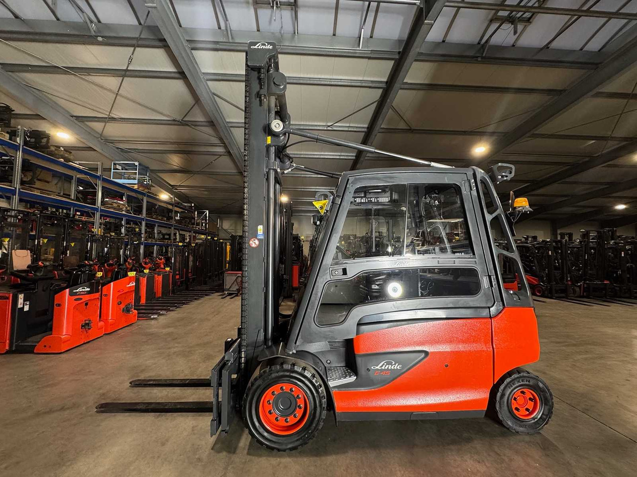 08/2017 SERVICE+UVV 10/2026 LINDE E45HL 4.500KG ELECTRIC FORKLIFT CAB HEATER E50 - Carrello elevatore: foto 1 08/2017 SERVICE+UVV 10/2026 LINDE E45HL 4.500KG ELECTRIC FORKLIFT CAB HEATER E50 - Carrello elevatore: foto 1