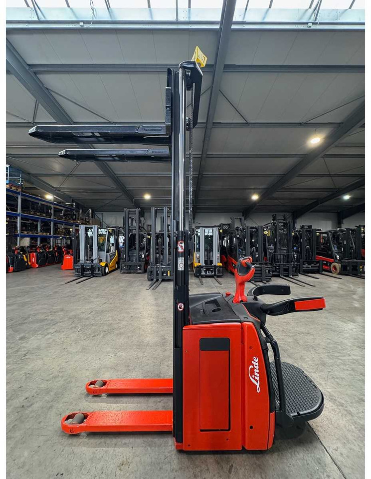 09/2017 SERVICE + UVV 03/2026 LINDE L14AP EVO 1.400KG PALLET TRUCK ANT 4.885 HOURS SCALE - Carrello elevatore: foto 2 09/2017 SERVICE + UVV 03/2026 LINDE L14AP EVO 1.400KG PALLET TRUCK ANT 4.885 HOURS SCALE - Carrello elevatore: foto 2