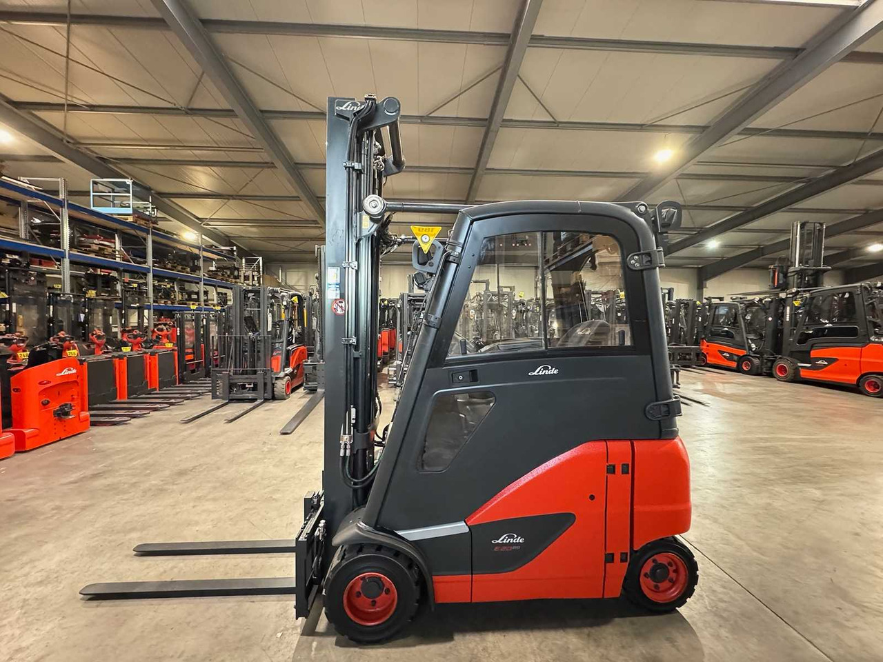 18/2023 SERVICE + UVV 10/2026 LINDE E20PH-02 2.000KG 3.+4. VALVE ELECTRIC FORKLIFT 3.988 HOURS TIRES NEW - Carrello elevatore: foto 2 18/2023 SERVICE + UVV 10/2026 LINDE E20PH-02 2.000KG 3.+4. VALVE ELECTRIC FORKLIFT 3.988 HOURS TIRES NEW - Carrello elevatore: foto 2