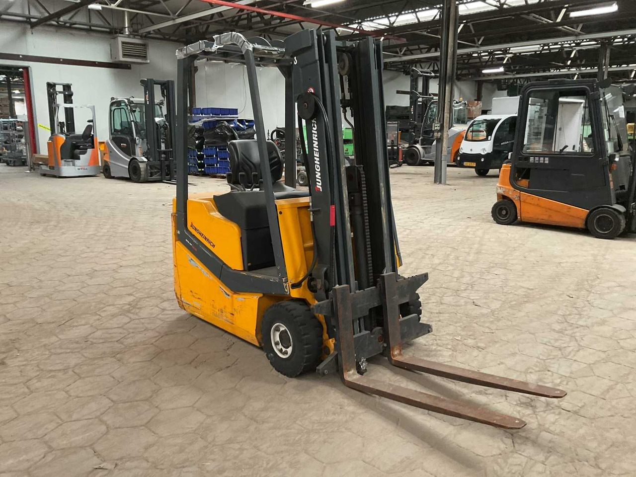 1997 JUNGHEINRICH EFG-DF12 FORKLIFT - Carrello elevatore: foto 2 1997 JUNGHEINRICH EFG-DF12 FORKLIFT - Carrello elevatore: foto 2