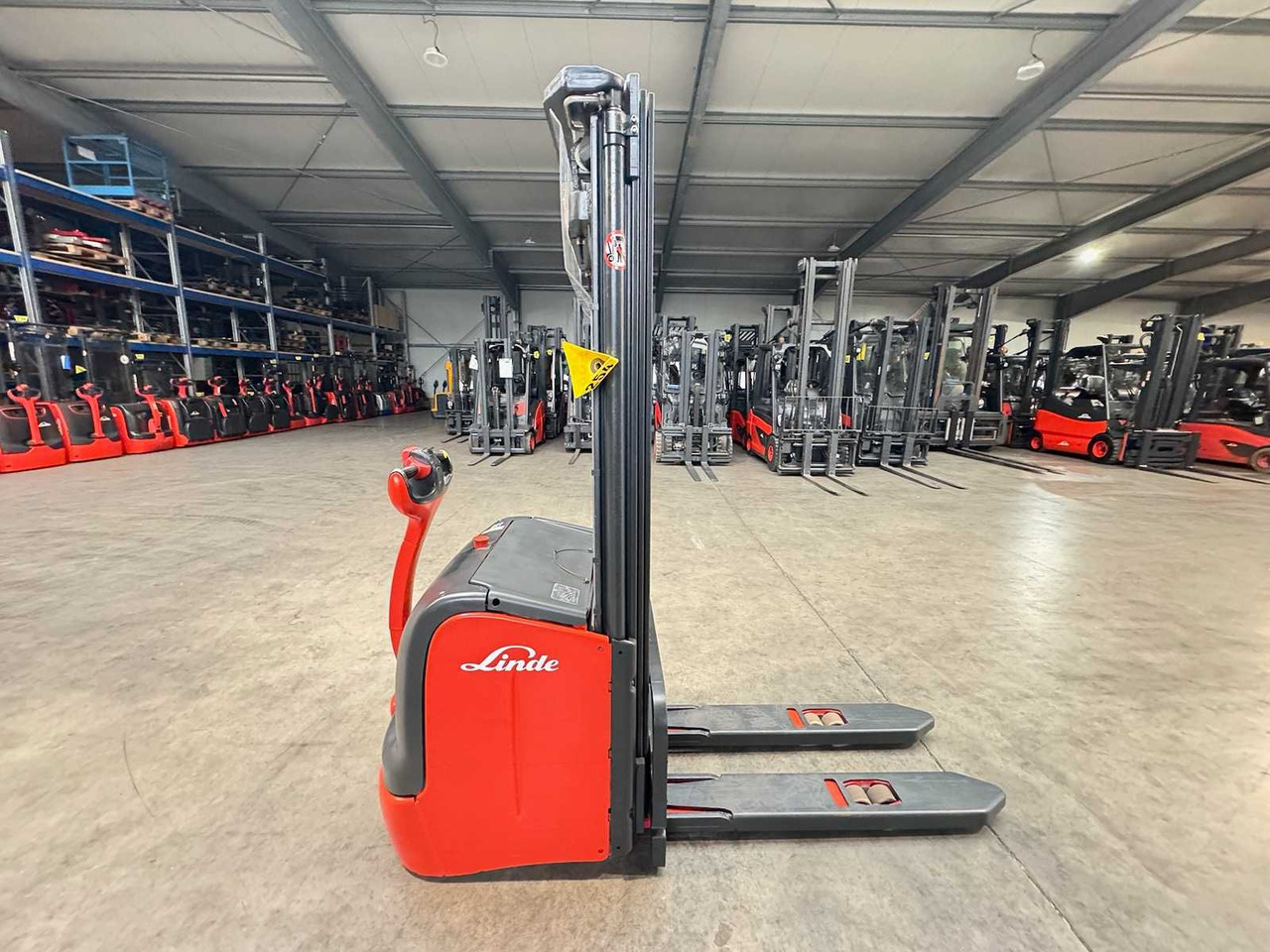 20/2017 SERVICE +UVV 09/2026 LINDE L14 1.400KG TRIPLEX 470CM PALLET TRUCK ANT 3.395 HOURS - Carrello elevatore: foto 4 20/2017 SERVICE +UVV 09/2026 LINDE L14 1.400KG TRIPLEX 470CM PALLET TRUCK ANT 3.395 HOURS - Carrello elevatore: foto 4