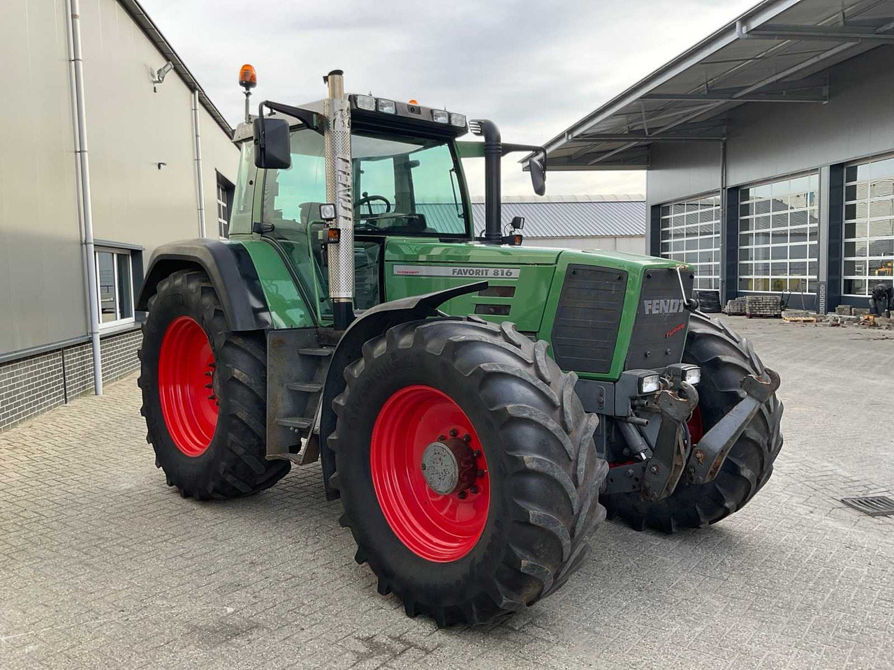 2000 FENDT FAVORIT 816 ALL-WHEEL DRIVE AGRICULTURAL TRACTOR - Trattore: foto 4 2000 FENDT FAVORIT 816 ALL-WHEEL DRIVE AGRICULTURAL TRACTOR - Trattore: foto 4