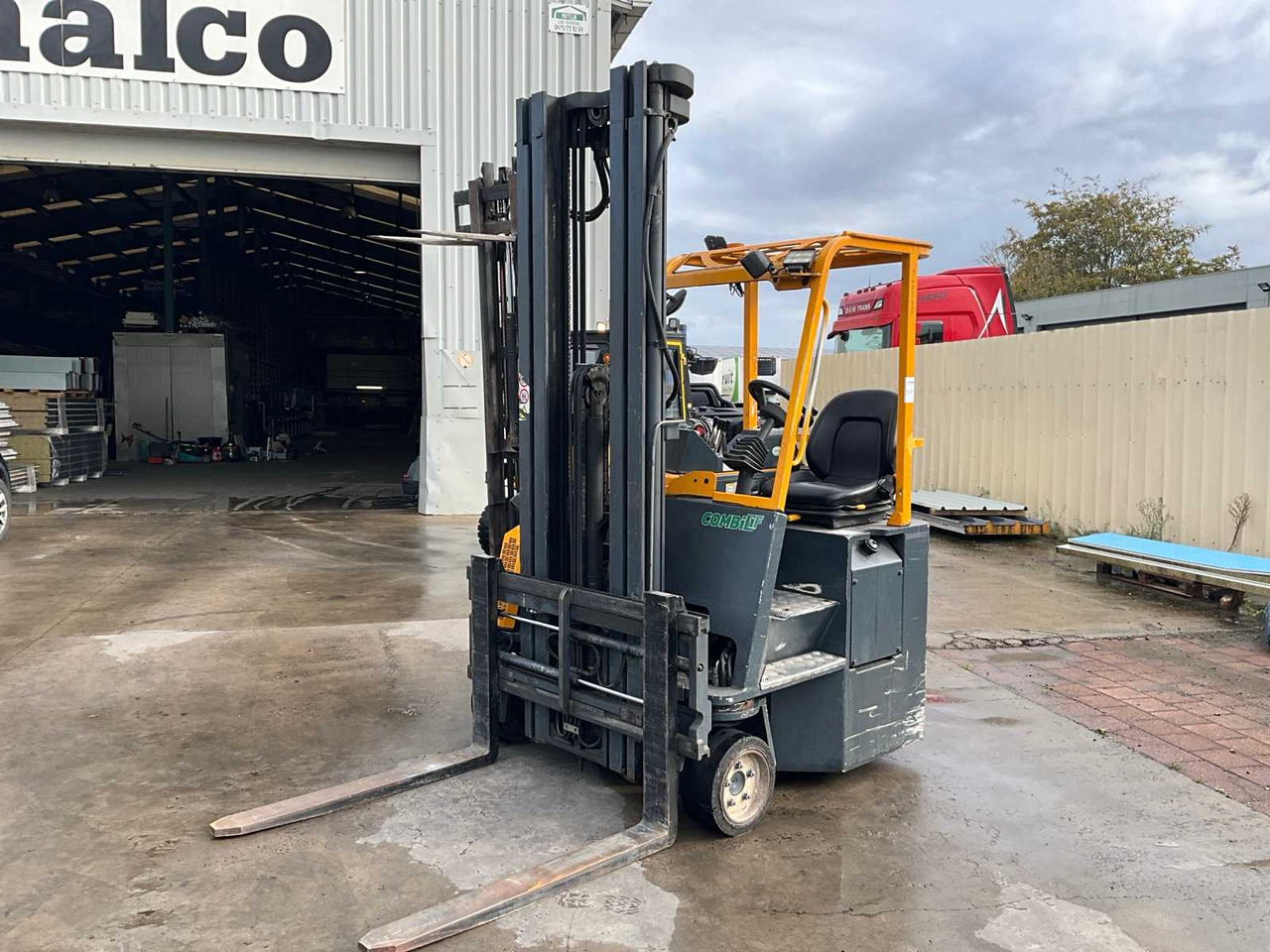 2003 COMBILIFT C2500CB FORKLIFT 4-WAY - Carrello elevatore: foto 1 2003 COMBILIFT C2500CB FORKLIFT 4-WAY - Carrello elevatore: foto 1
