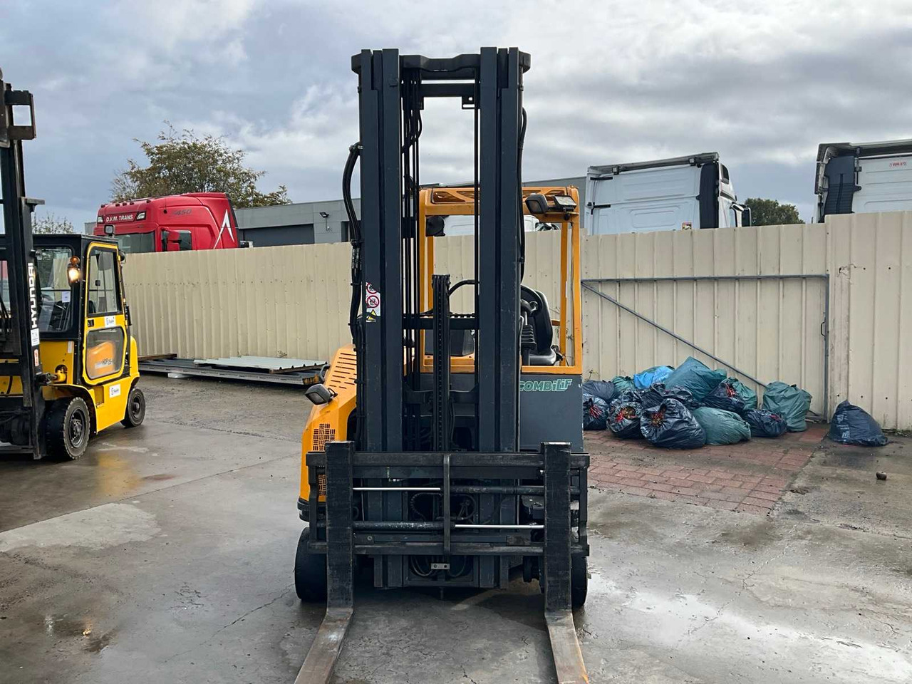 2003 COMBILIFT C2500CB FORKLIFT 4-WAY - Carrello elevatore: foto 4 2003 COMBILIFT C2500CB FORKLIFT 4-WAY - Carrello elevatore: foto 4