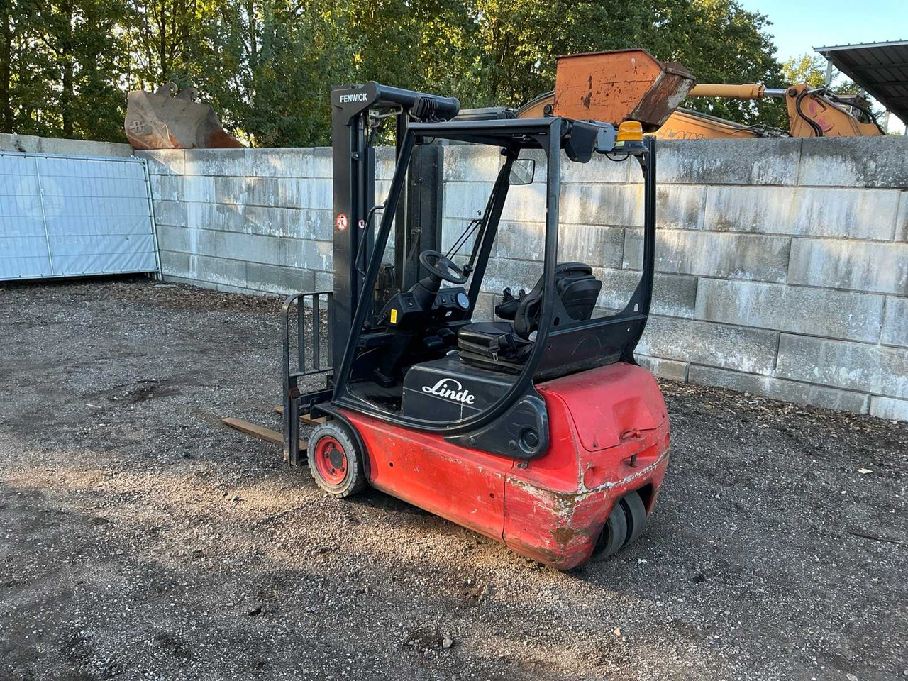 2003 LINDE E16 C02 FORKLIFT - Carrello elevatore: foto 3 2003 LINDE E16 C02 FORKLIFT - Carrello elevatore: foto 3
