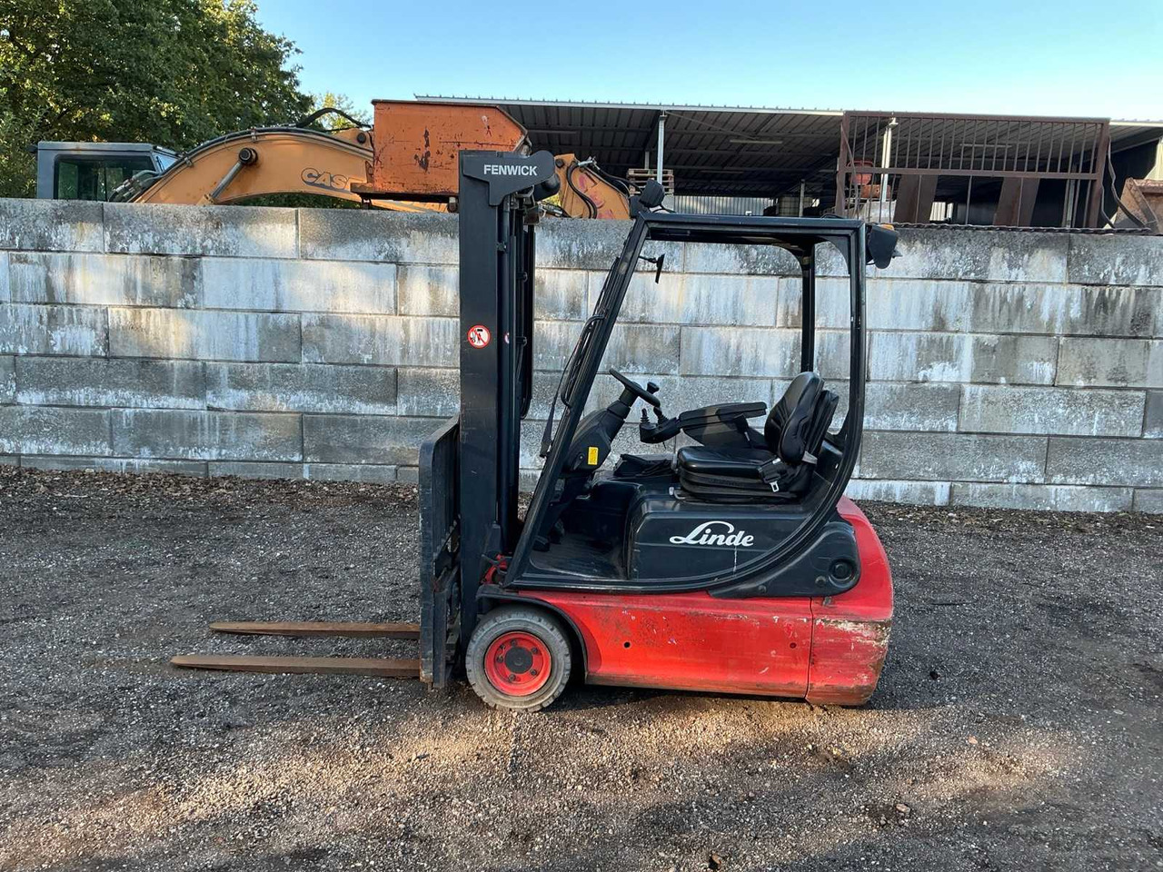 2003 LINDE E16 C02 FORKLIFT - Carrello elevatore: foto 2 2003 LINDE E16 C02 FORKLIFT - Carrello elevatore: foto 2