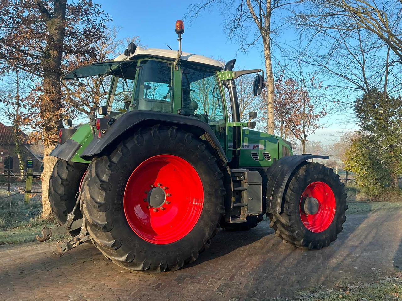 2004 FENDT 818 VARIO TMS ALL-WHEEL DRIVE FARM TRACTOR - Trattore: foto 3 2004 FENDT 818 VARIO TMS ALL-WHEEL DRIVE FARM TRACTOR - Trattore: foto 3