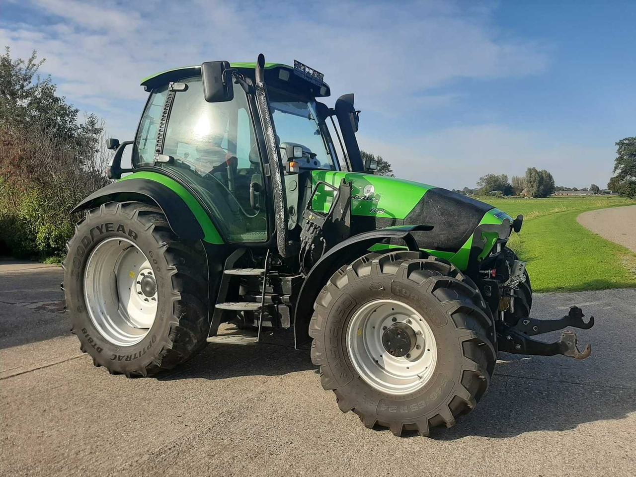 2006 DEUTZ-FAHR AGROTRON 108 FOUR WHEEL DRIVE FARM TRACTOR - Trattore: foto 4 2006 DEUTZ-FAHR AGROTRON 108 FOUR WHEEL DRIVE FARM TRACTOR - Trattore: foto 4