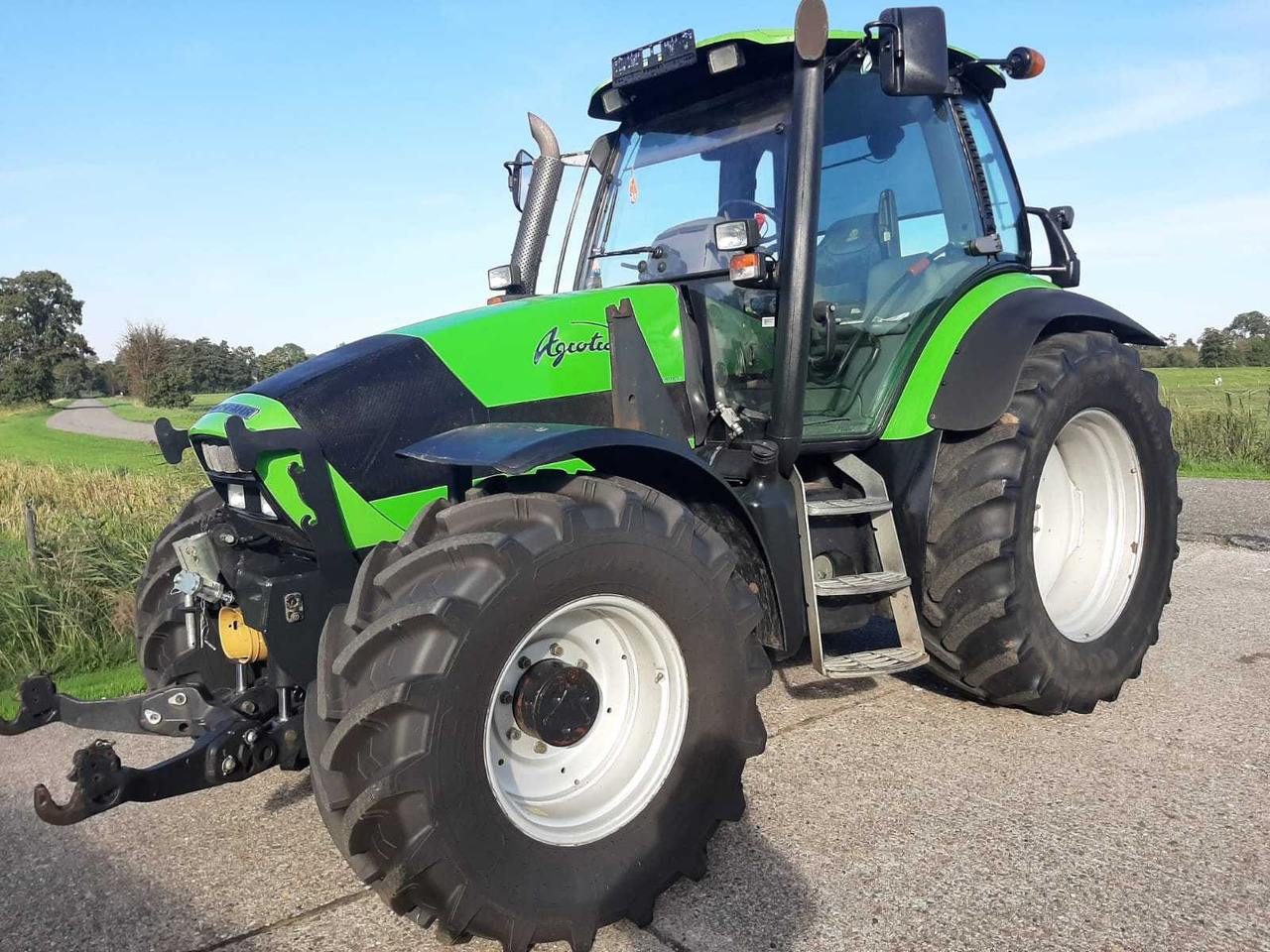 2006 DEUTZ-FAHR AGROTRON 108 FOUR WHEEL DRIVE FARM TRACTOR - Trattore: foto 1 2006 DEUTZ-FAHR AGROTRON 108 FOUR WHEEL DRIVE FARM TRACTOR - Trattore: foto 1