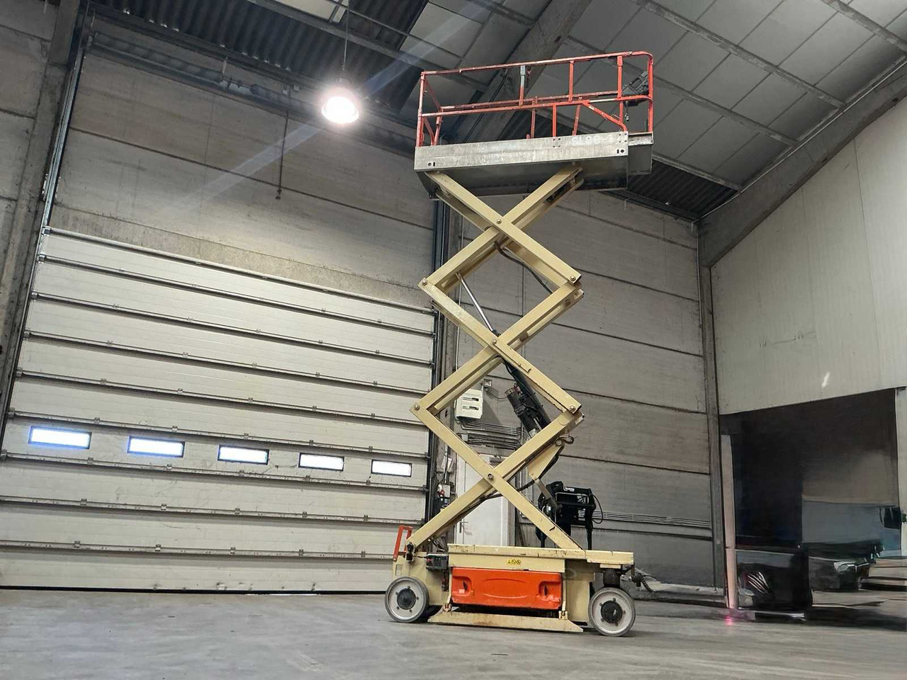2006 JLG 2030ES SCISSOR LIFT - Piattaforma aerea: foto 2 2006 JLG 2030ES SCISSOR LIFT - Piattaforma aerea: foto 2
