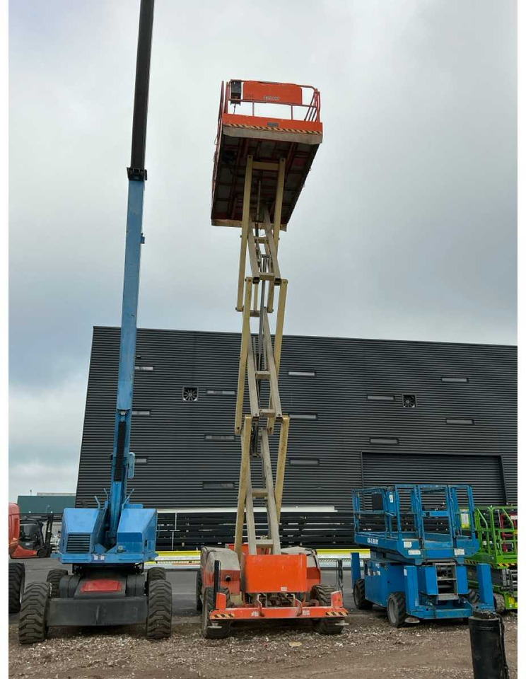 2008 JLG 3349RT SCISSOR LIFT - Piattaforma aerea: foto 4 2008 JLG 3349RT SCISSOR LIFT - Piattaforma aerea: foto 4