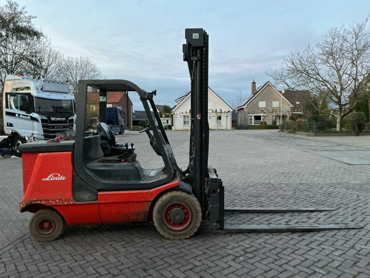 2009 LINDE E40 FORKLIFT - Carrello elevatore: foto 3 2009 LINDE E40 FORKLIFT - Carrello elevatore: foto 3