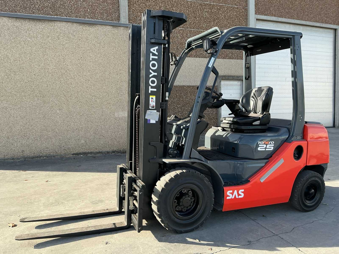 2016 TOYOTA 06-8FD25F FORKLIFT - Carrello elevatore: foto 1 2016 TOYOTA 06-8FD25F FORKLIFT - Carrello elevatore: foto 1